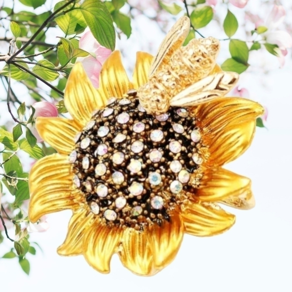 BETSEY Johnson Sunflower Honeybee Gold Enamel Crystal Brooch Pin NEW